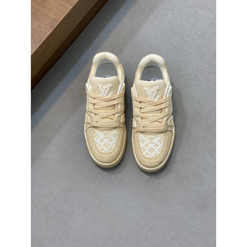 l**is V*t*n sneakers